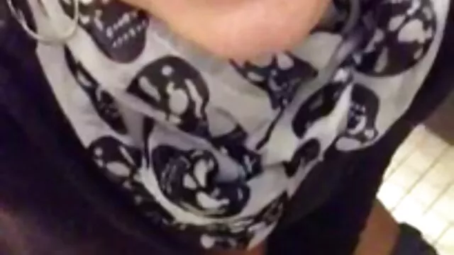 Cartas bien jugadas - escena lésbica con videos caseros latinos xxx Annie Wolf y C