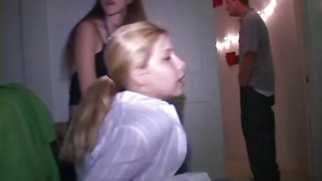 Velvet Swingers Club sexo audio latino parejas teniendo una pequeña fiesta gangbang